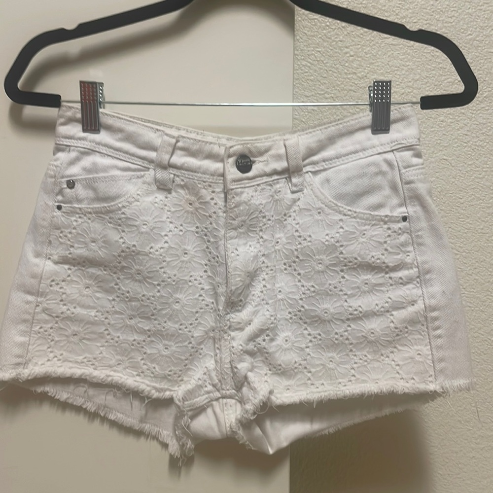 Hart denim high waisted white shorts with lace detail on front, super cute.